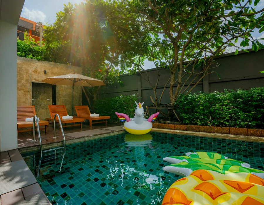 Peace Land Khaosan garden area